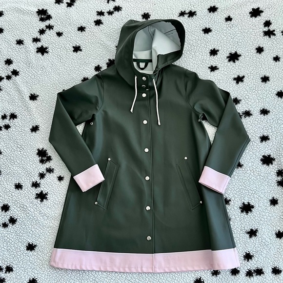 Stutterheim Raincoat in olive green w/ pink trim - Picture 1 of 12